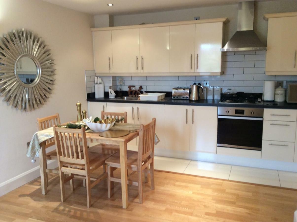 Modern Flat Apartment Watford  Exterior photo